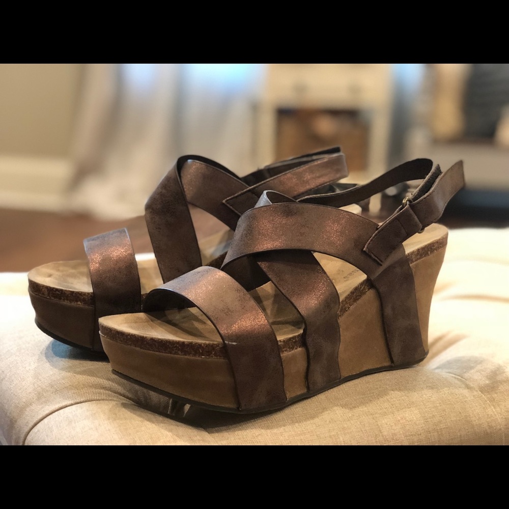 Worn once. Pierre Dumas Wedges. Size 9.